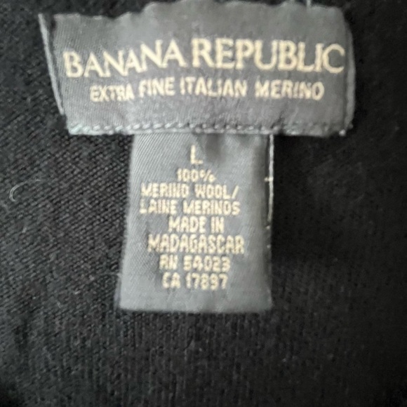 Black wool V-neck sweater #preppy #minimalist #knit 
Tiny pin sized hole. - Picture 3 of 6